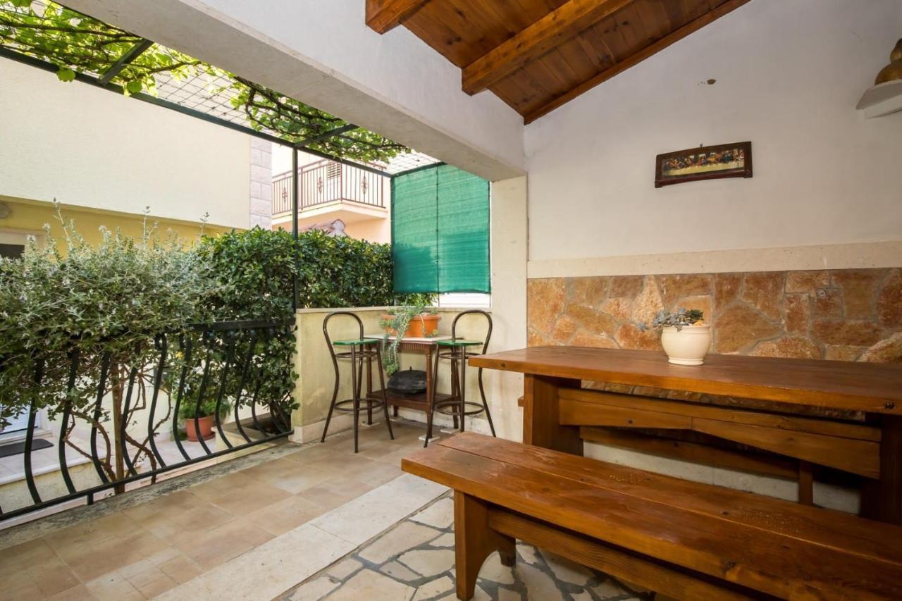 Apartmani Filipic Bol Esterno foto