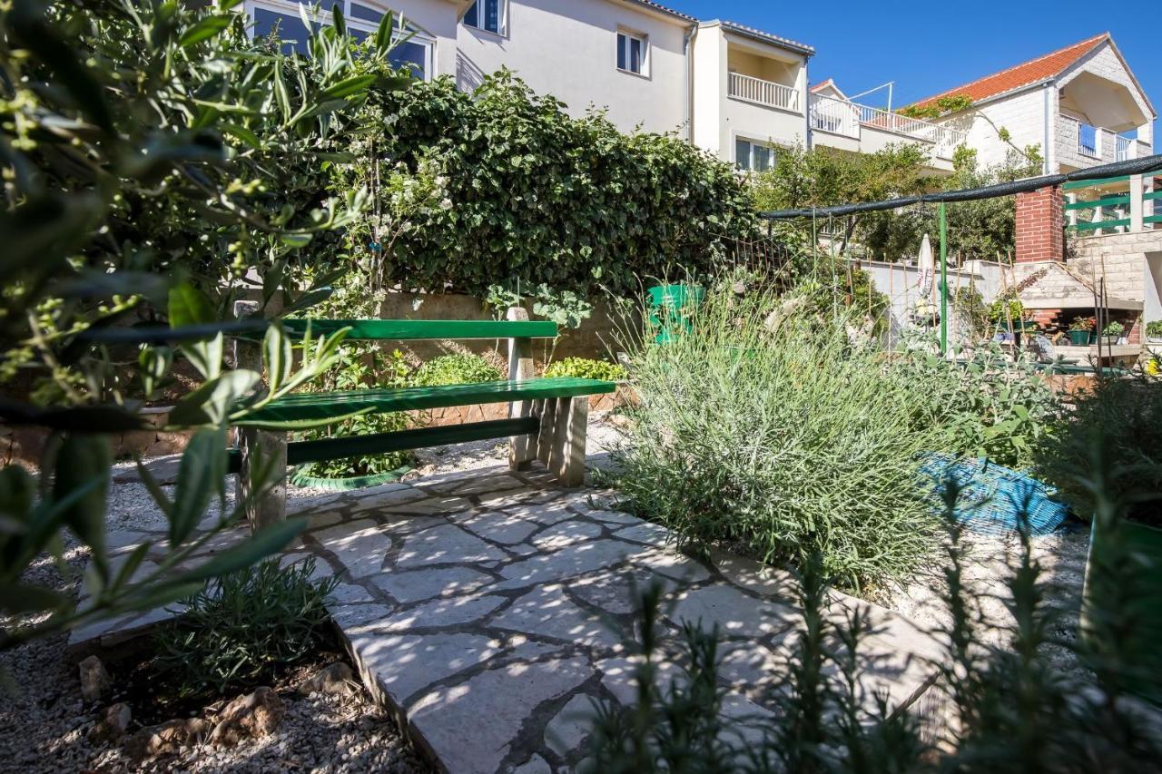 Apartmani Filipic Bol Esterno foto