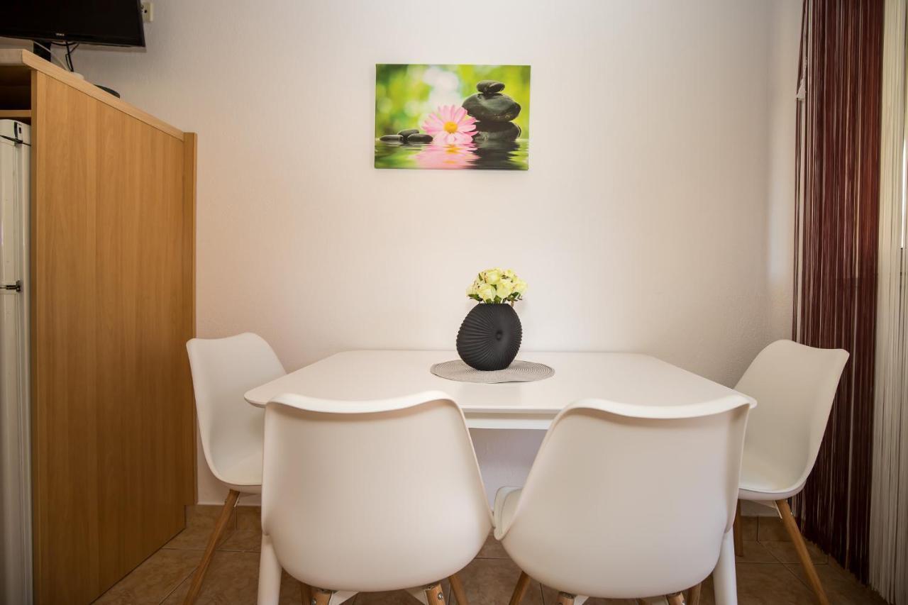Apartmani Filipic Bol Esterno foto