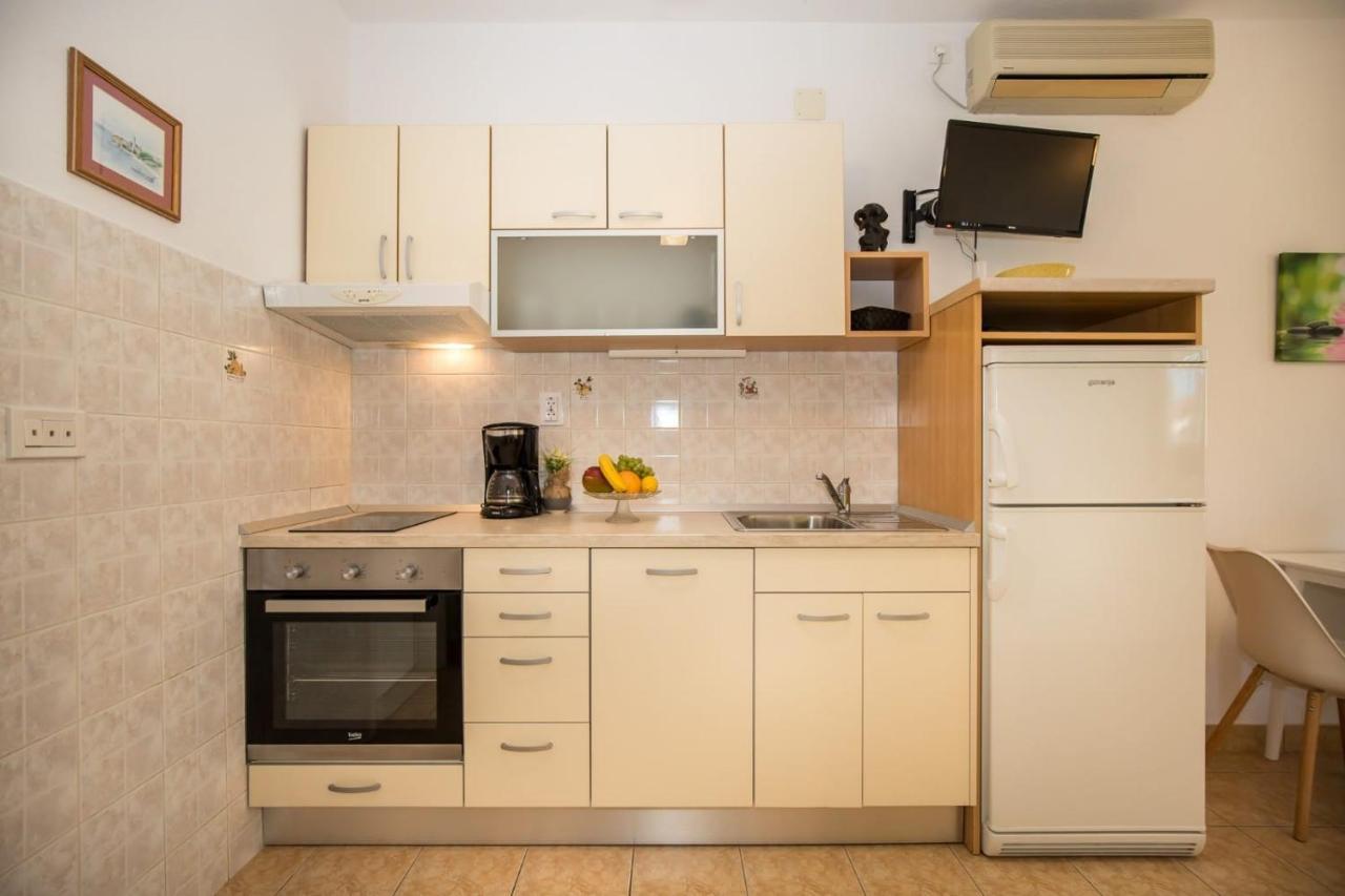 Apartmani Filipic Bol Esterno foto