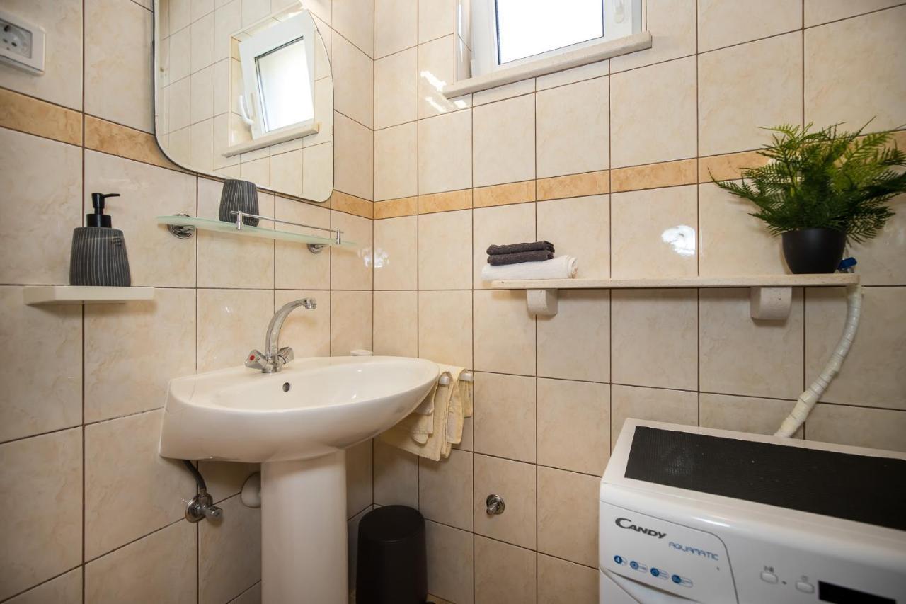 Apartmani Filipic Bol Esterno foto